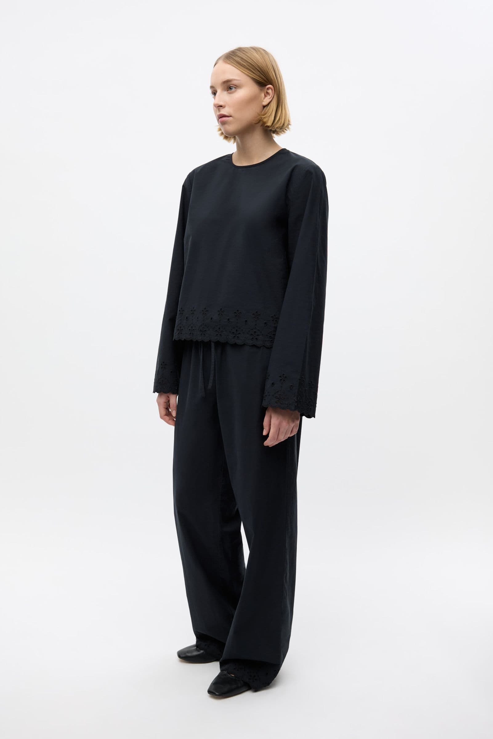 ENJUNO LS SHIRT 7145 Black Emb