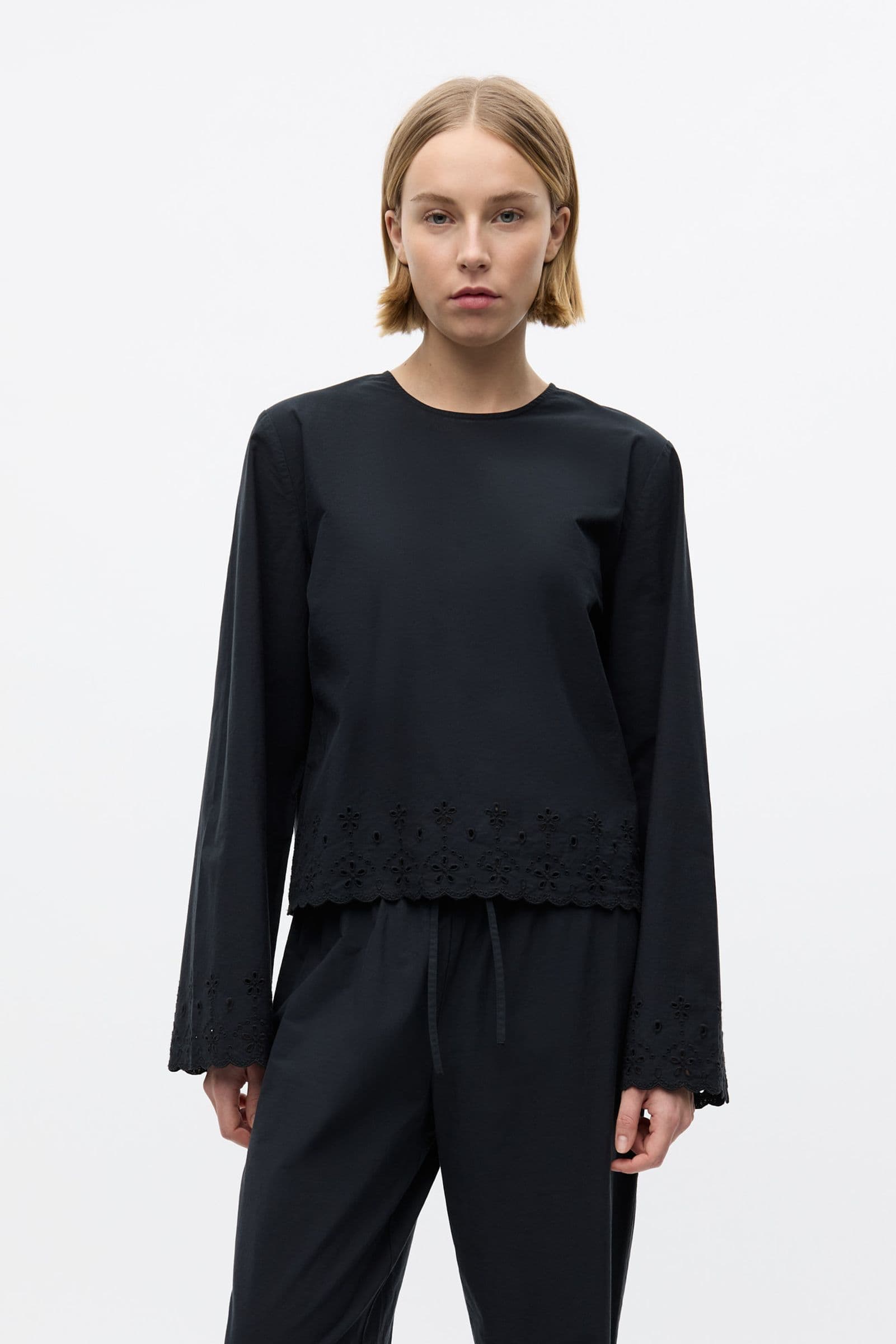 ENJUNO LS SHIRT 7145 Black Emb