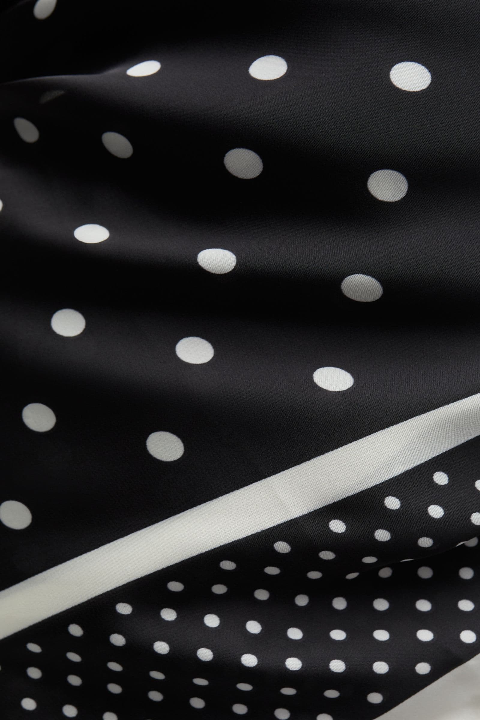 ENNOELIA SCARF 7412 Black Dot