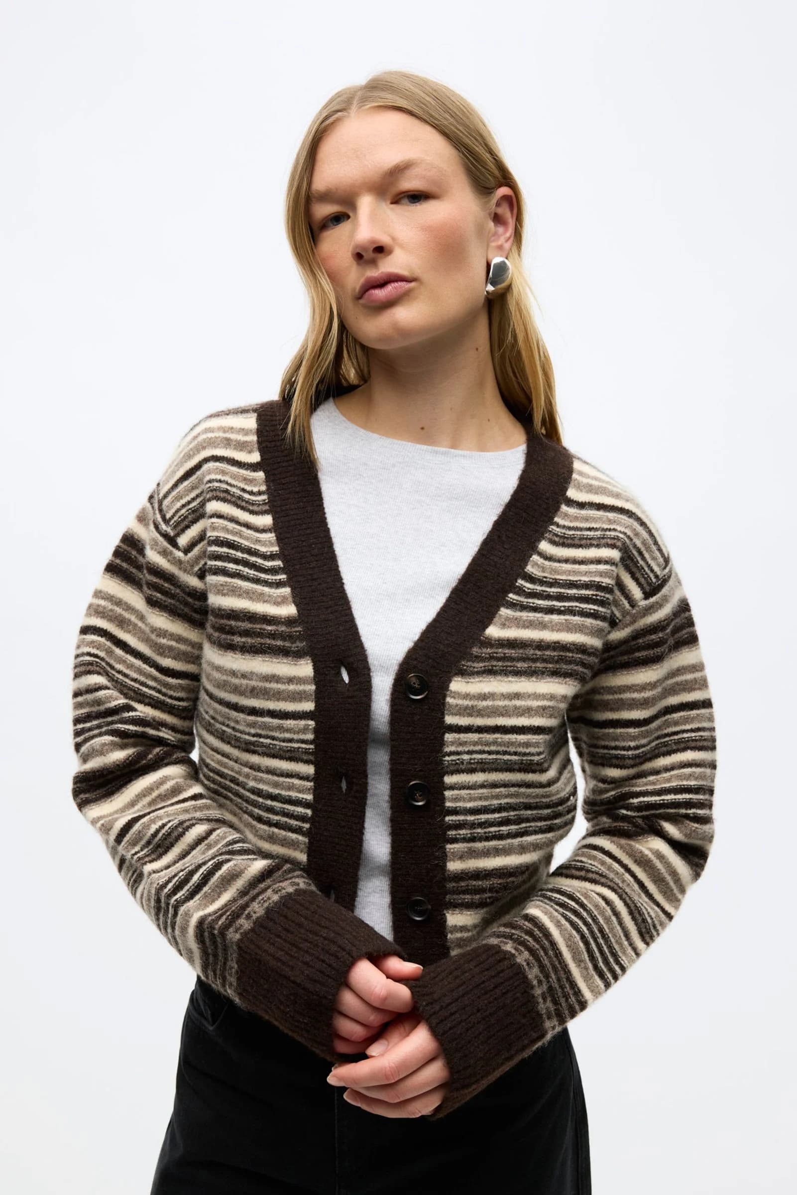 Eneleanor V N Cardigan St 7491 Chocolate Stripe
